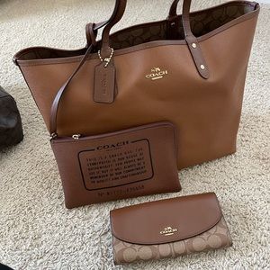 Reversible coach tote bag with matching wallet
